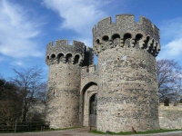 Cooling Castle gate towers